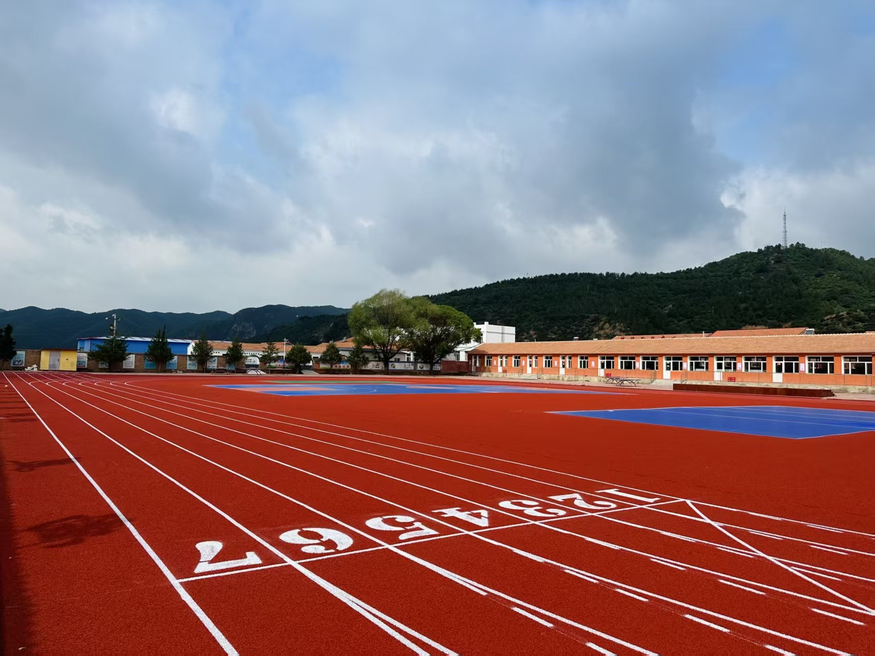 潜江市自结纹塑胶跑道透气型塑胶跑道 - 厂家